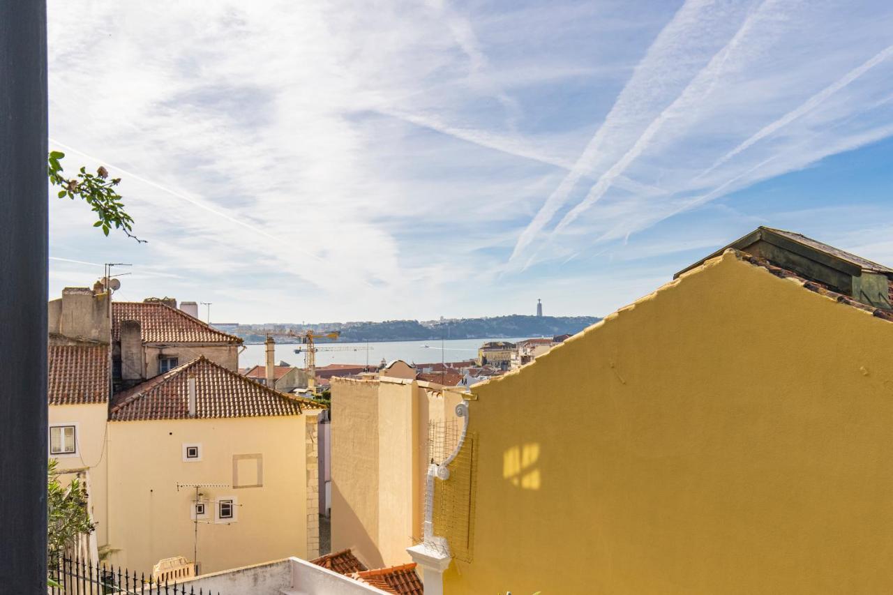 Castelo Design Aparment W/ Balcony & Super View By Lovelystay Lisbona Esterno foto