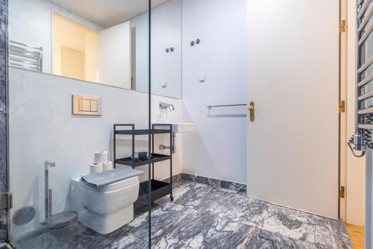 Castelo Design Aparment W/ Balcony & Super View By Lovelystay Lisbona Esterno foto